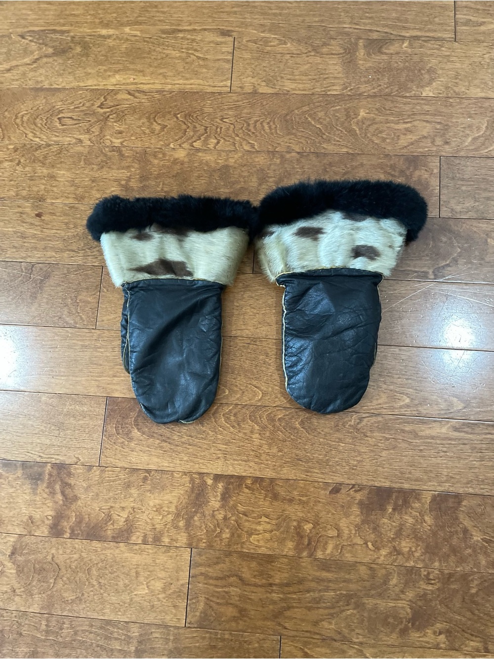Faux Fur Cuff Leather Mittens - Black and Cream